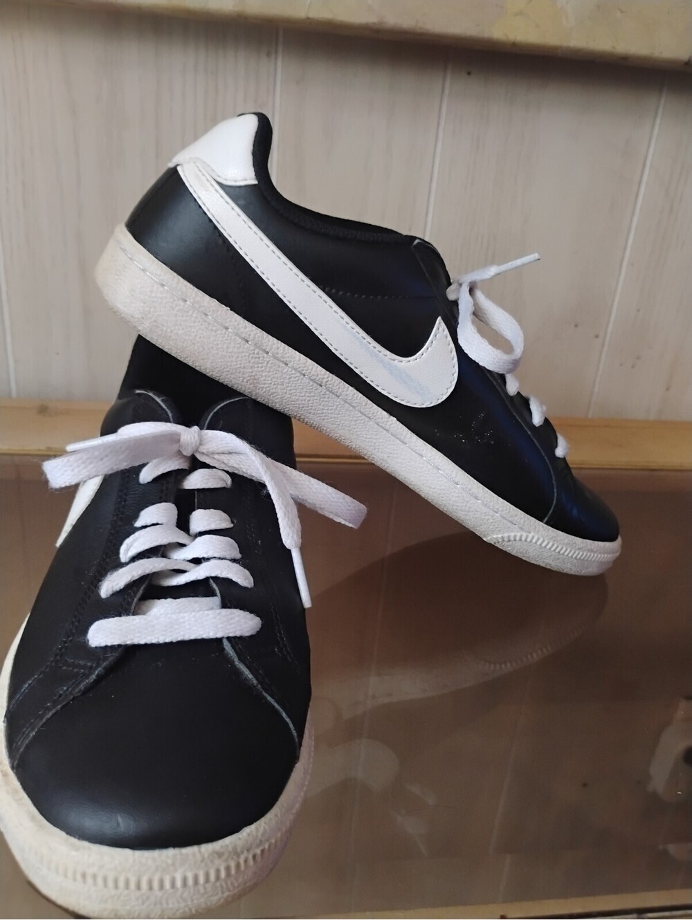 Nike Court Royale Black White Leather Sneakers Shoes Women's Size 7.5 / EU 38.5